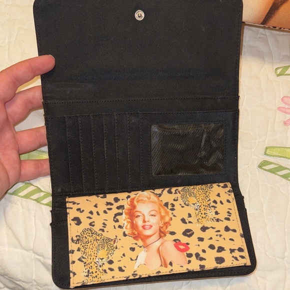 Marilyn Monroe Leopard Print Tote Bag with Bamboo Handles and matching wallet - Picture 6 of 6